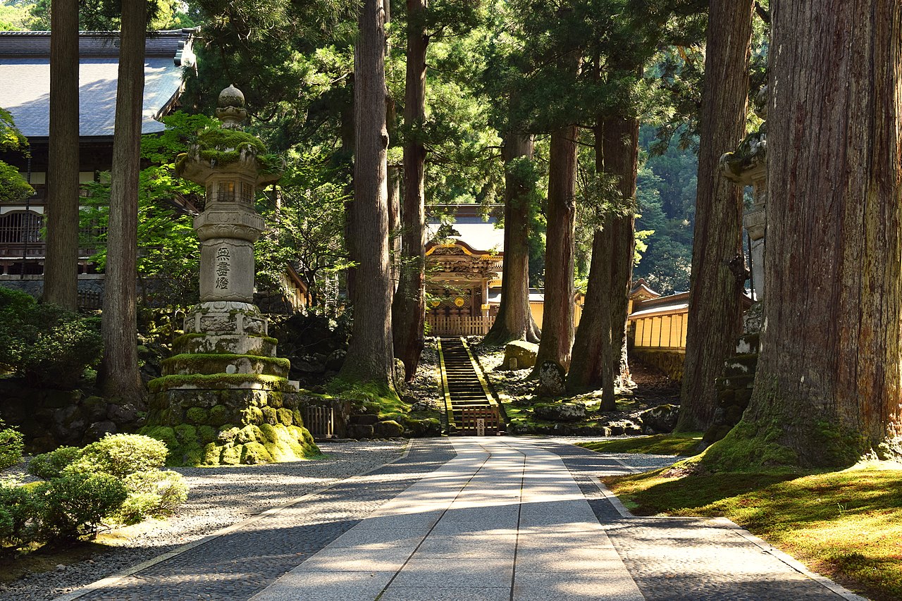 杉木立に伽藍が並ぶ曹洞宗大本山・永平寺