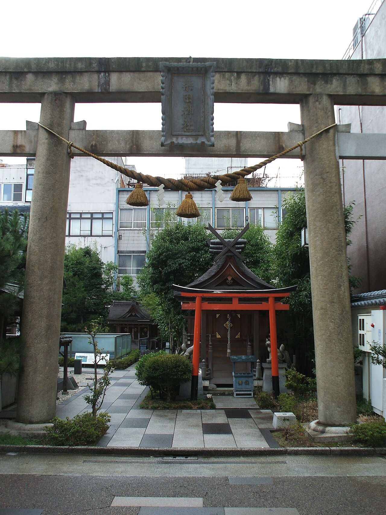 北ノ庄城跡に建つ柴田神社